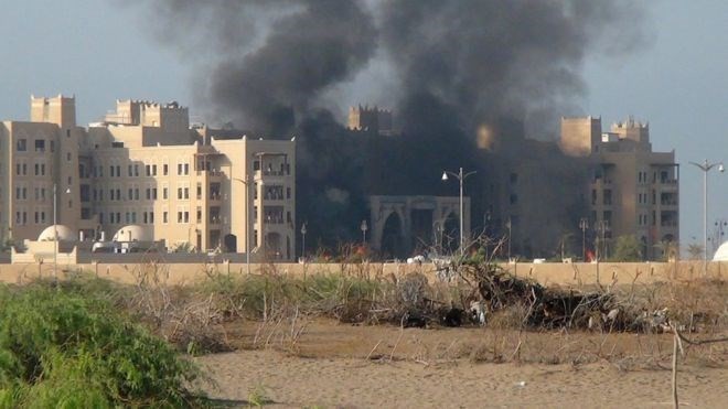 IS bestätigt Angriffe auf Gebäude der jemenitischen Regierung - ảnh 1
