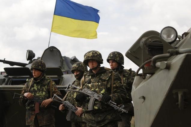 Ausländer dürfen legal bei der ukrainischen Armee dienen - ảnh 1