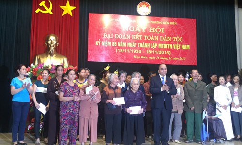 Festtag der Nationalsolidarität im Wohnviertel Dien Bien in Hanoi - ảnh 1