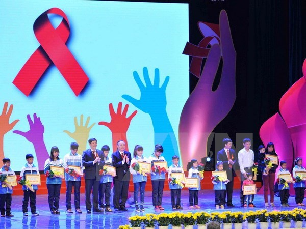 Spendengala zur Unterstützung der HIV/AIDS-Patienten - ảnh 1