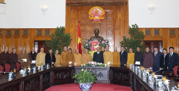 Vizepremierminister Nguyen Xuan Phuc trifft Würdenträger des Buddhistenverbands  - ảnh 1