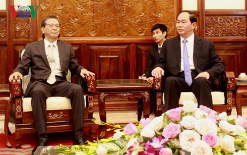 Staatspräsident Tran Dai Quang trifft den japanischen Botschafter in Vietnam - ảnh 1