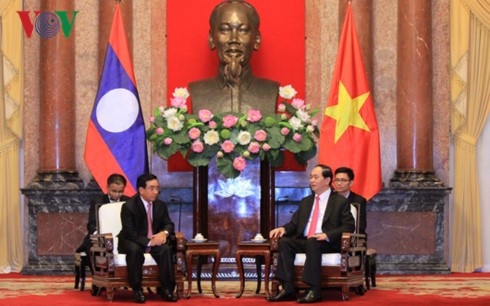 Staatspräsident Tran Dai Quang trifft Vize-Staatspräsident Laos Phankham Viphavanh - ảnh 1