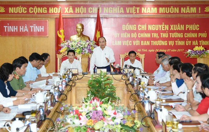 Premierminister Nguyen Xuan Phuc tagt mit Leitern der Provinz Ha Tinh - ảnh 1