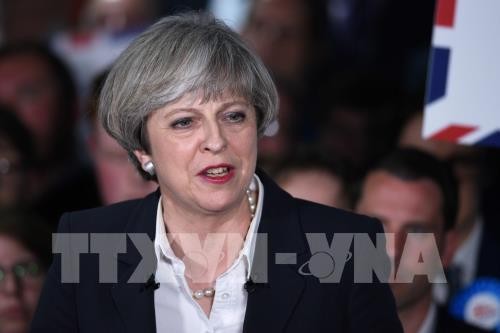 Theresa May begegnet Protest in der Regierungskoalition bezüglich Grenzefrage zu Irland - ảnh 1