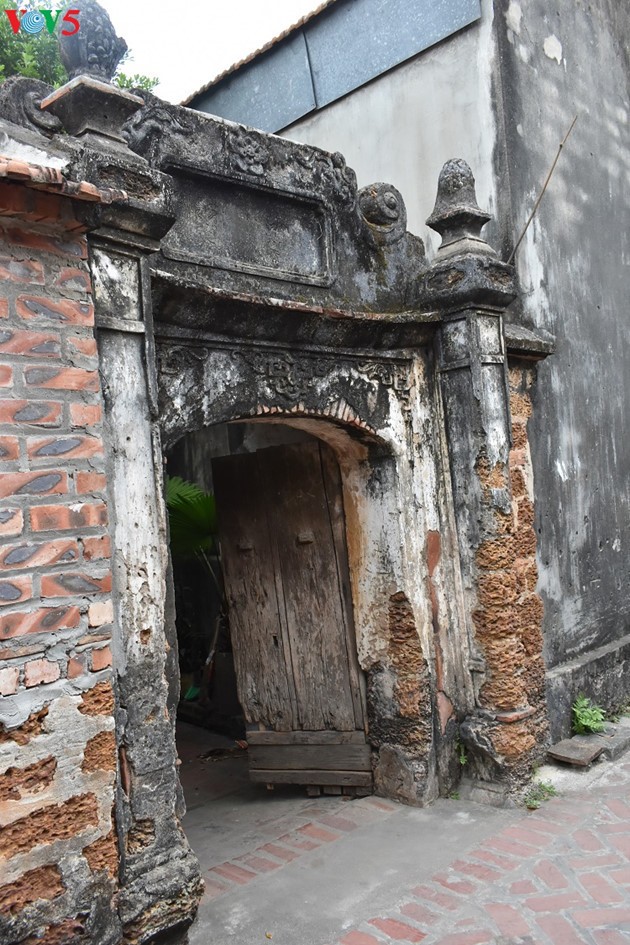 Das Idyll im historischen Dorf Duong Lam - ảnh 13