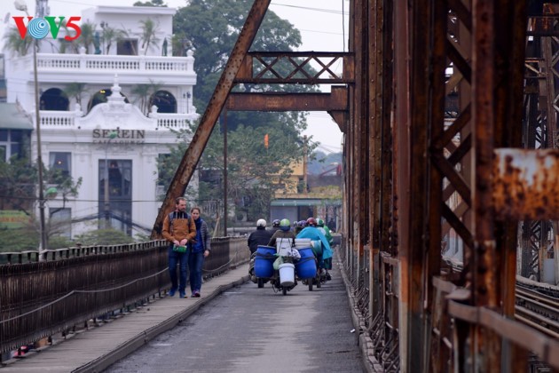 Long Bien-Brücke begleitet die Hauptstadt Hanoi - ảnh 9