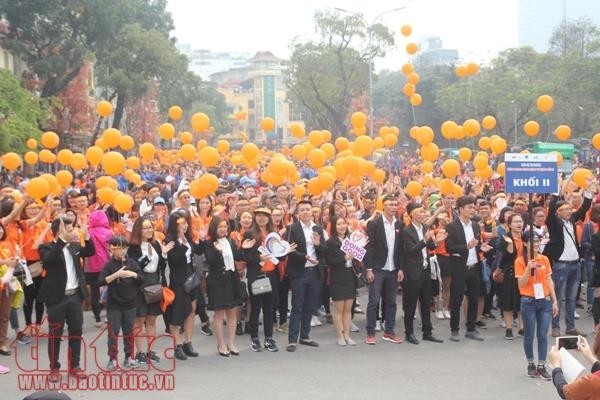 Mehr als 5000 Menschen nehmen am Festtag der Freiwilligkeit teil - ảnh 1