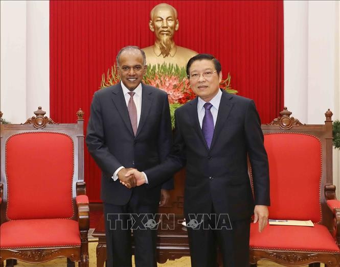 Leiter der Zentralinnenabteilung Trac empfängt Singapurs Innenminister K.Shanmugan - ảnh 1