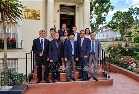 Vizeaußenminister Nguyen Quoc Cuong zu Gast in Großbritannien - ảnh 1