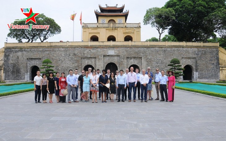 UNESCO-Vertreter besucht das Weltkulturerbe Thang-Long-Zitadelle - ảnh 1
