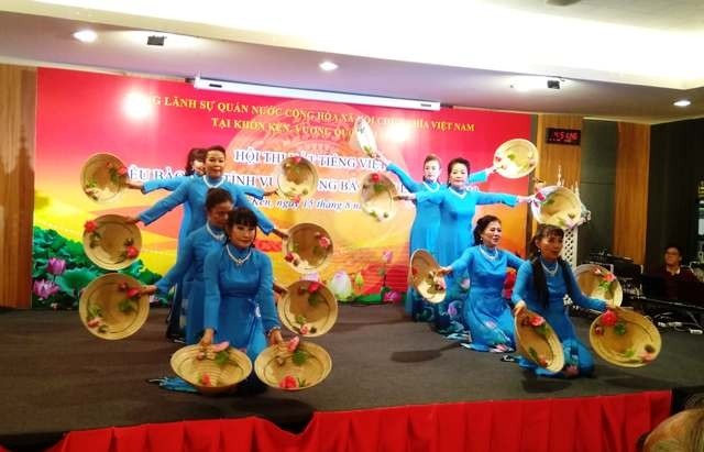 Vietnamesischsprachiger Gesangwettbewerb für die in Nordostthailand lebenden Vietnamesen - ảnh 1