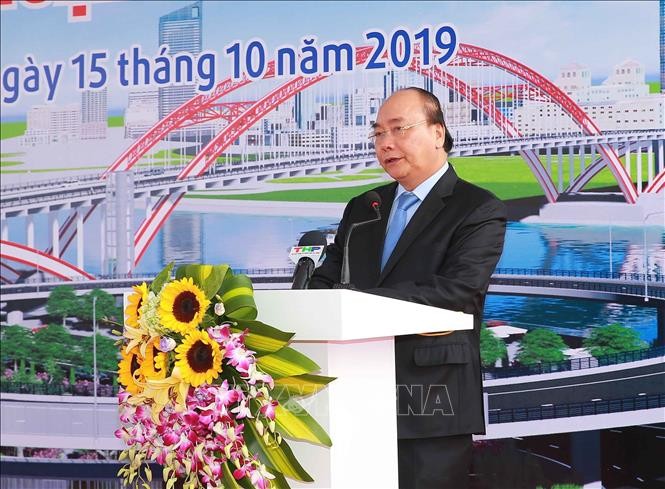 Premierminister Nguyen Xuan Phuc startet technische Verkehrsanbindung der Brücke Hoang Van Phu - ảnh 1