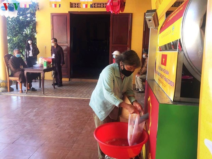 Reisautomat kostenlos für bedürftige Menschen in Vietnam - ảnh 1