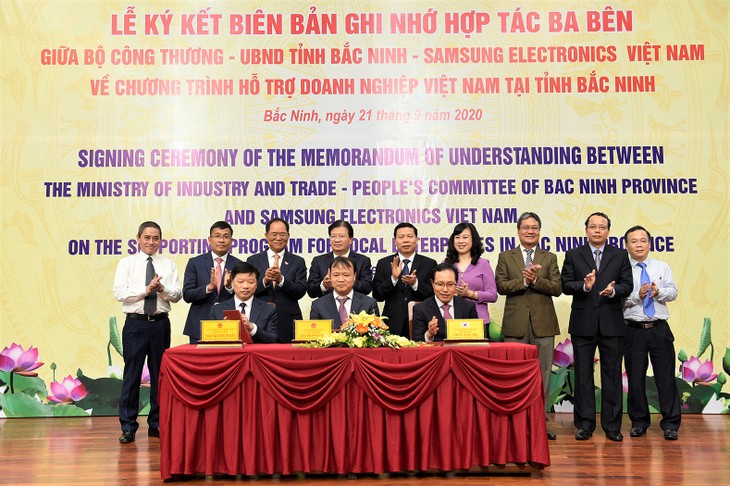 Unterzeichnung des Programms zur Unterstützung vietnamesischer Unternehmen in Bac Ninh - ảnh 1