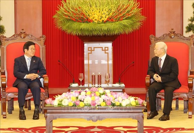 KPV-Generalsekretär und Staatspräsident Nguyen Phu Trong empfängt Südkoreas Parlamentspräsident Park Byeong-Seug - ảnh 1