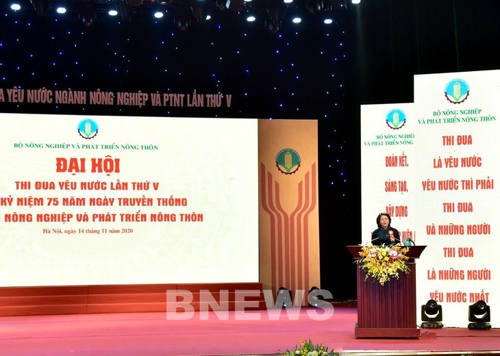 Vizestaatspräsidentin Dang Thi Ngoc Thinh nimmt an Landeskonferenz zum Patriotismus der Landwirtschaftsbranche teil - ảnh 1