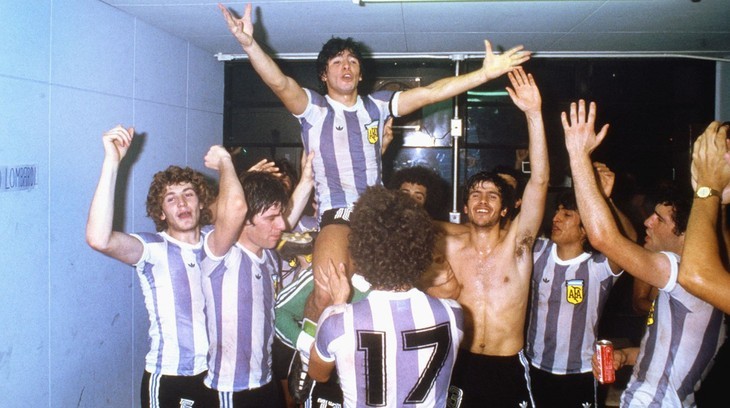 Ruhmreiche Karriere von Diego Maradona durch Fotos - ảnh 4