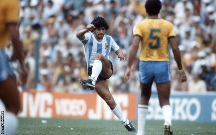 Ruhmreiche Karriere von Diego Maradona durch Fotos - ảnh 7