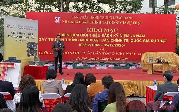Veröffentlichung des Buchbandes “Volksgruppen in Vietnam” - ảnh 1