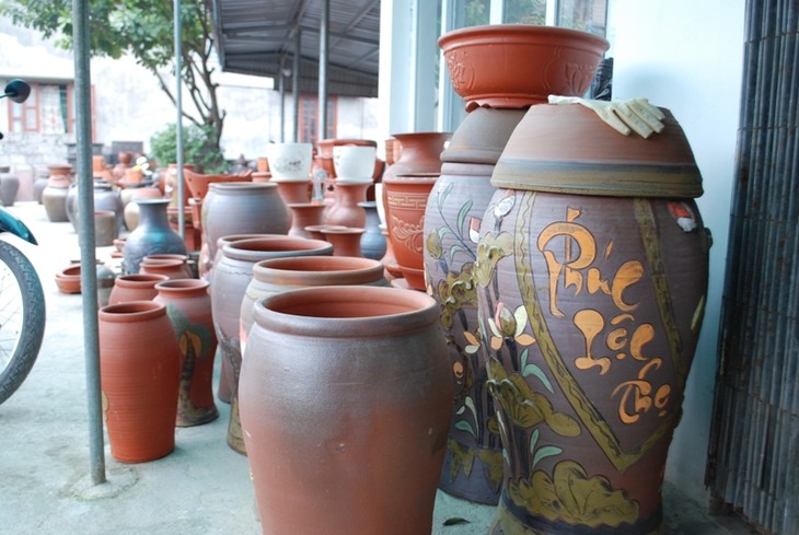 Keramik-Produkte aus Que mit Glasurfarbe rosa  - ảnh 1