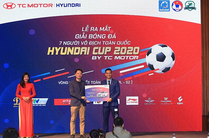 Finalrunde des landesweiten Kleinfeld-Fußballturniers Huyndai Cup 2020 - ảnh 1