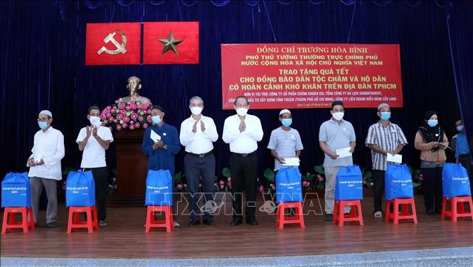 Leiter der Partei und des Staates beglückwünschen Provinzen - ảnh 1