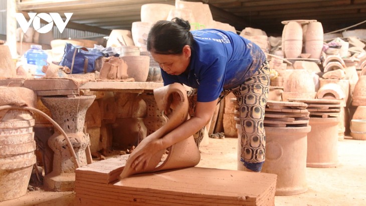 Erhaltung des Handwerksberufs zur Herstellung von Keramik - ảnh 1