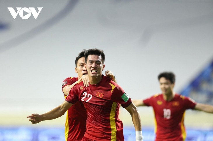 Stürmer Tien Linh steht nicht auf der Liste der Kandidaten für besten Fußballer der 2. WM-Qualifikationsrunde in Asien - ảnh 1
