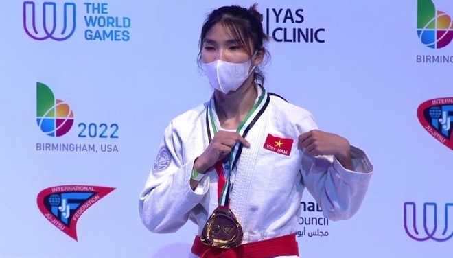 Vietnamesische Kampfsportlerin gewinnt Goldmedaille bei Jiu-Jitsu-Weltmeisterschaft 2021 - ảnh 1