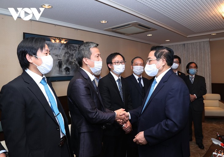 Premierminister Pham Minh Chinh trifft Vertreter vietnamesischer Akademiker in Japan - ảnh 1