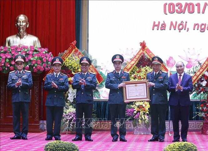 Staatspräsident Nguyen Xuan Phuc nimmt an Feier zum 45. traditionellen Jahrestag der Verteidigungsakademie teil - ảnh 1