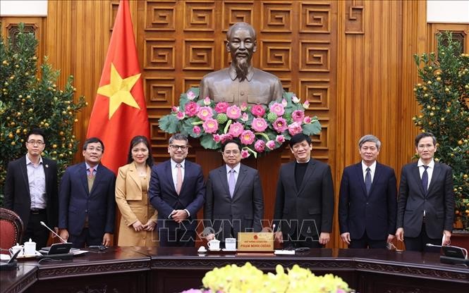 Pham Minh Chinh fordert AstraZeneca zur Lieferung weiterer Impfstoffe und Medikamente gegen Covid-19 an Vietnam auf - ảnh 1