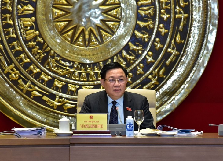 Parlamentspräsident Vuong Dinh Hue tagt mit Aufsichtsdelegation für Organisation von Verwaltungseinheiten - ảnh 1