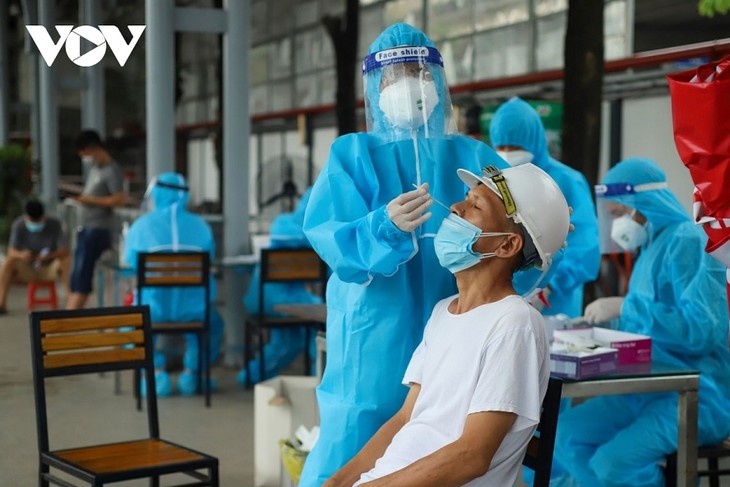 Binnen 24 Stunden meldet Vietnam mehr als 118.000 Covid-19-Neuinfektionen - ảnh 1