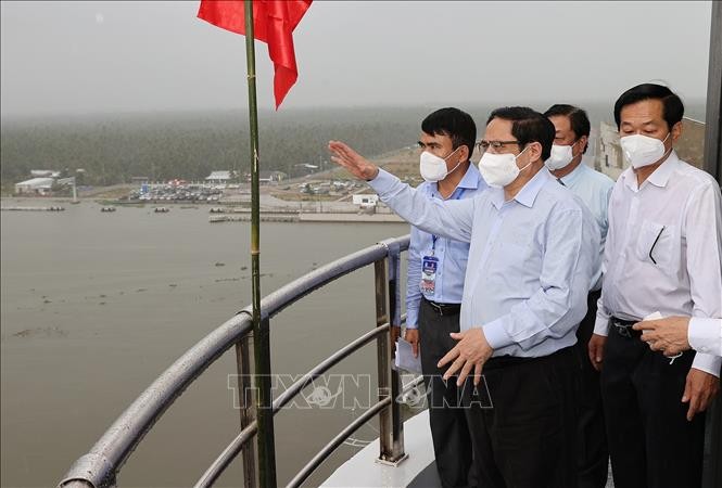 Der Premierminister nimmt an Feier zur Einweihung der Bewässerungseinrichtung Cai Lon – Cai Be in Kien Giang teil - ảnh 1