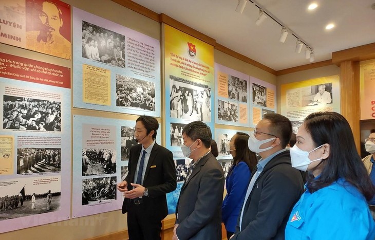 Ausstellung über 91 Jahre alte Geschichte des kommunistischen Jugendverbandes Ho Chi Minh - ảnh 1