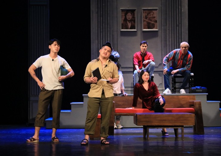 Jugendtheater Hanoi stellt Bühnenstück von Dramatiker Luu Quang Vu vor - ảnh 1