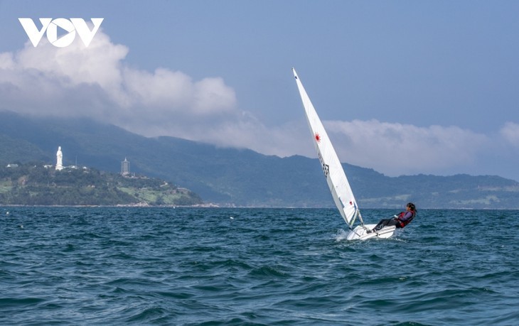 Weiße Segel auf dem Meer in Da Nang - ảnh 12
