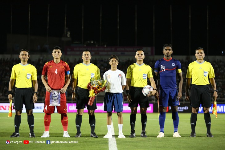 Internationales Freundschaftsfußballturnier: Nationalmannschaft Vietnams besiegt die Auswahl aus Singapur - ảnh 1