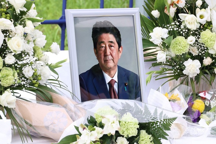 Staatspräsident Nguyen Xuan Phuc nimmt an Staatstrauer für verstorbenen japanischen Premierminister Abe Shinzo teil - ảnh 1