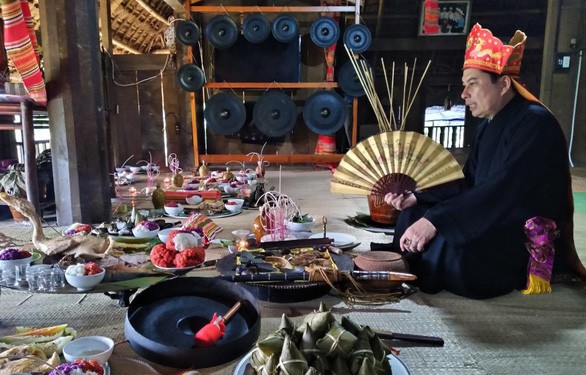 Erstellen des Dossiers zur Anerkennung der Mo Muong-Zeremonie als immaterielles Kulturerbe durch die UNESCO - ảnh 1