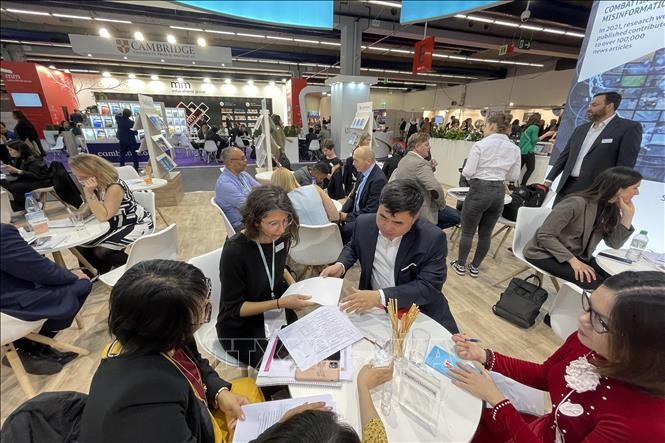 Werbung für Druckerzeugnisse Vietnams bei Frankfurter Buchmesse - ảnh 1