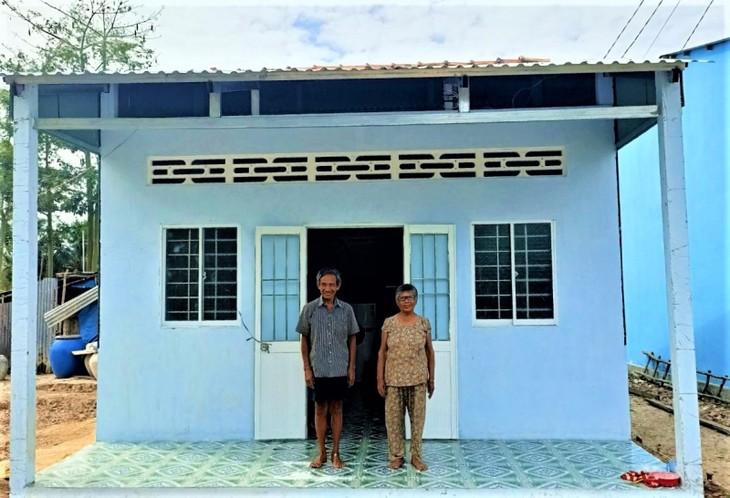 Große Unterstützung - In zwei Jahren fast 3500 Häuser für Bedürftige in der Provinz Soc Trang gebaut  - ảnh 1