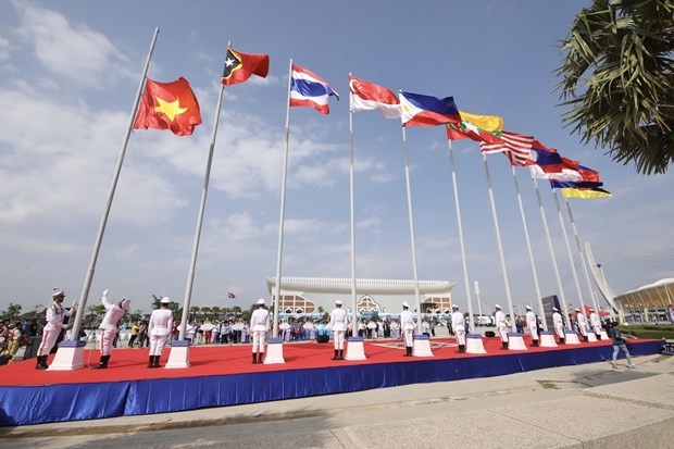 Zeremonie zum Hissen der Nationalflaggen bei SEA Games 32 - ảnh 1