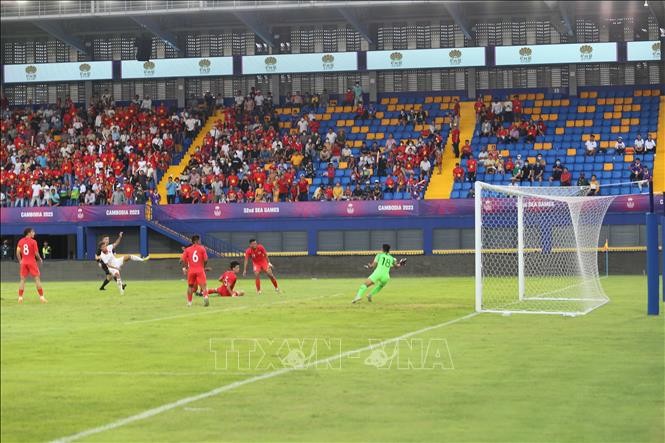SEA Games 32: U22-Fußballmannschaft Vietnams besiegt die Auswahl aus Singapur mit 3:1 - ảnh 1