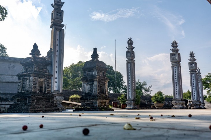 Einzigartige Pagode mit mehr als 30 Stupas - ảnh 11