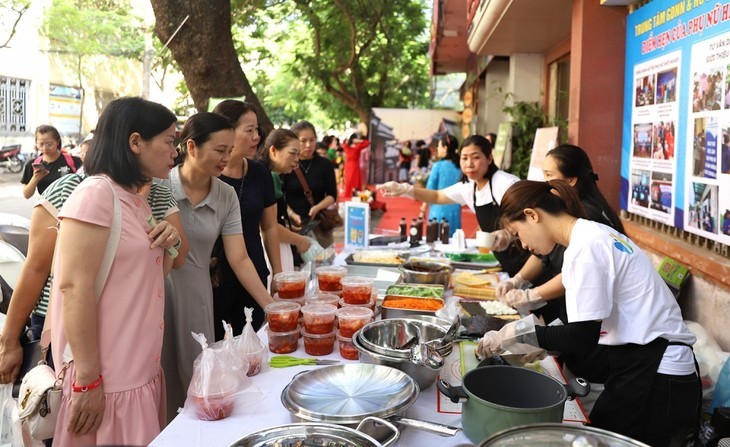 Hai Phong: Markttag zur Vorstellung der südkoreanischen Kochkunst - ảnh 1
