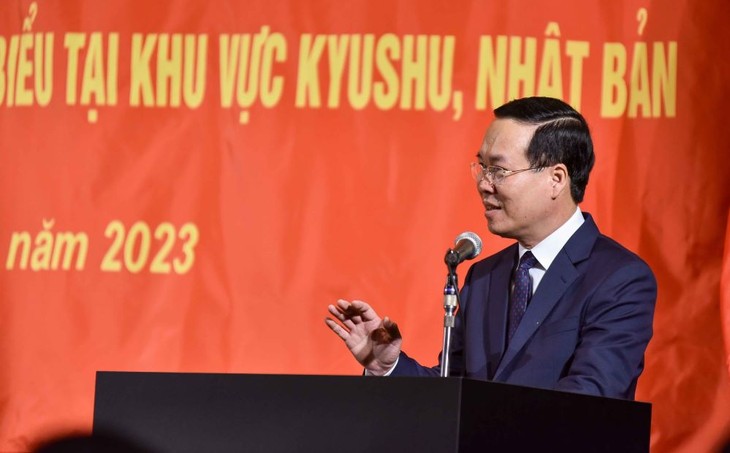 Staatspräsident Vo Van Thuong trifft Vertreter der Vietnamesen auf Kyushu - ảnh 1