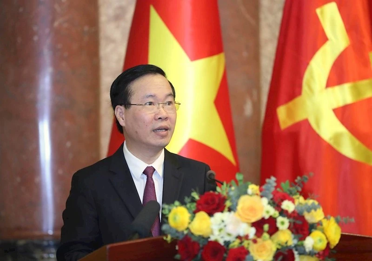 Staatspräsident Vo Van Thuong unterschreibt die Entscheidung zur Änderung von Finanzierungsvereinbarungen - ảnh 1